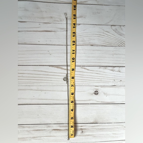 Elegant Vintage Silver Rhinestone Necklace with Hook Closure - Picture 7 of 7